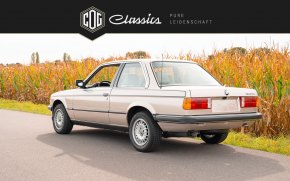 BMW 320 E30  8