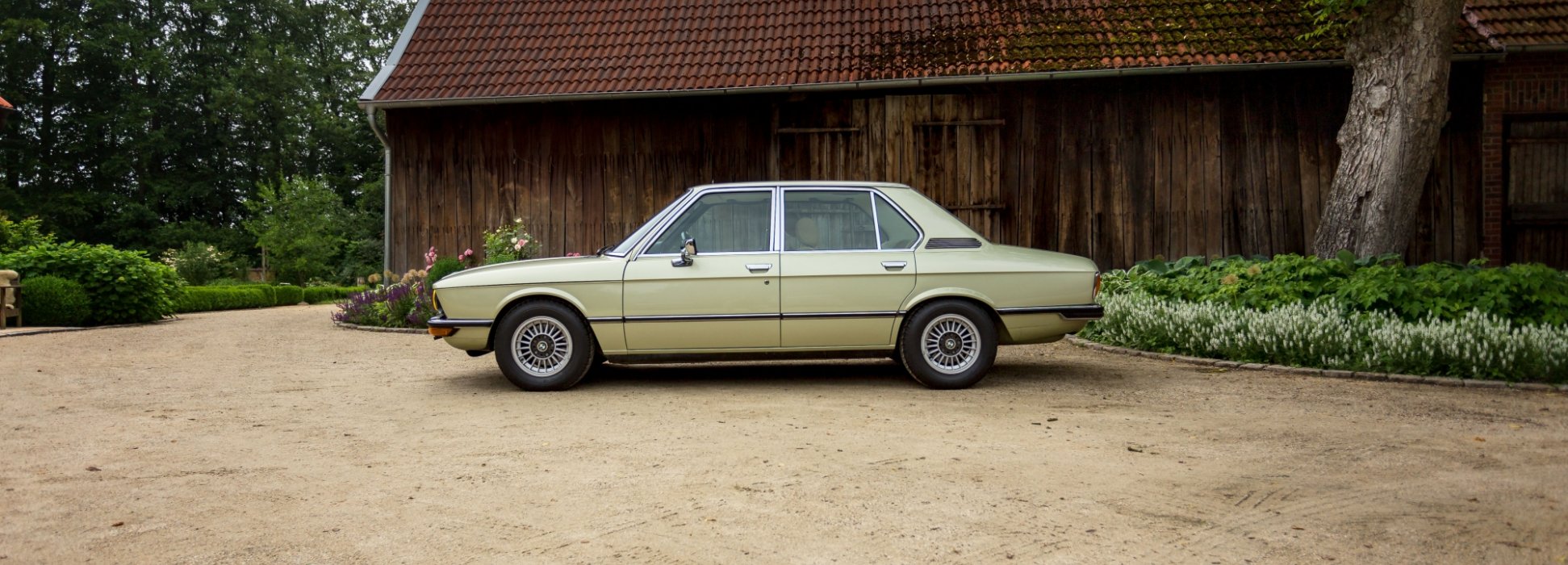 BMW 525 E12 Limousine 1976 2