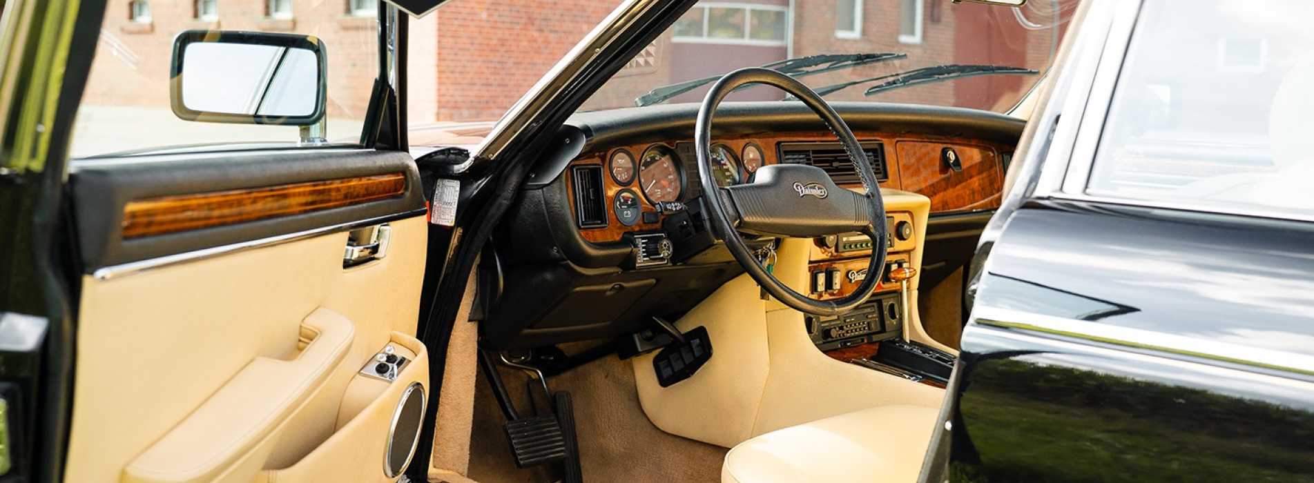 Jaguar Daimler Double Six 23