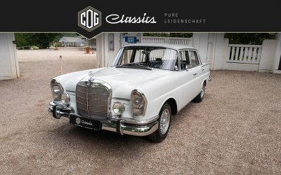 Mercedes-Benz 230 S Limousine W111 2