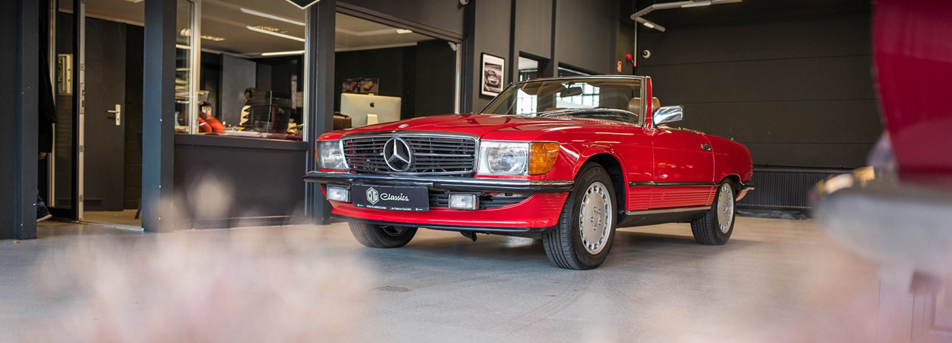 Mercedes-Benz SL 300 R107 1