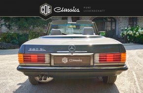 Mercedes-Benz SL 380 R107 6