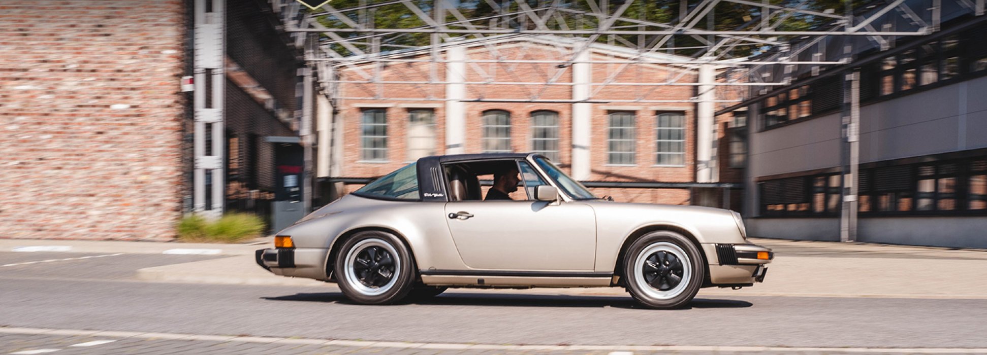 Porsche 911 Carrera 3.2 Targa 2