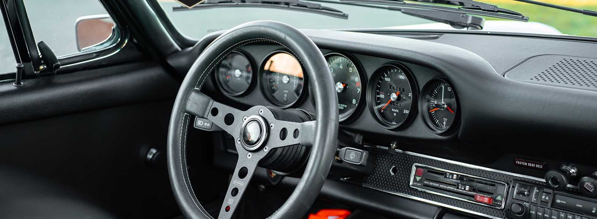 Porsche 911 Targa 2.4  7