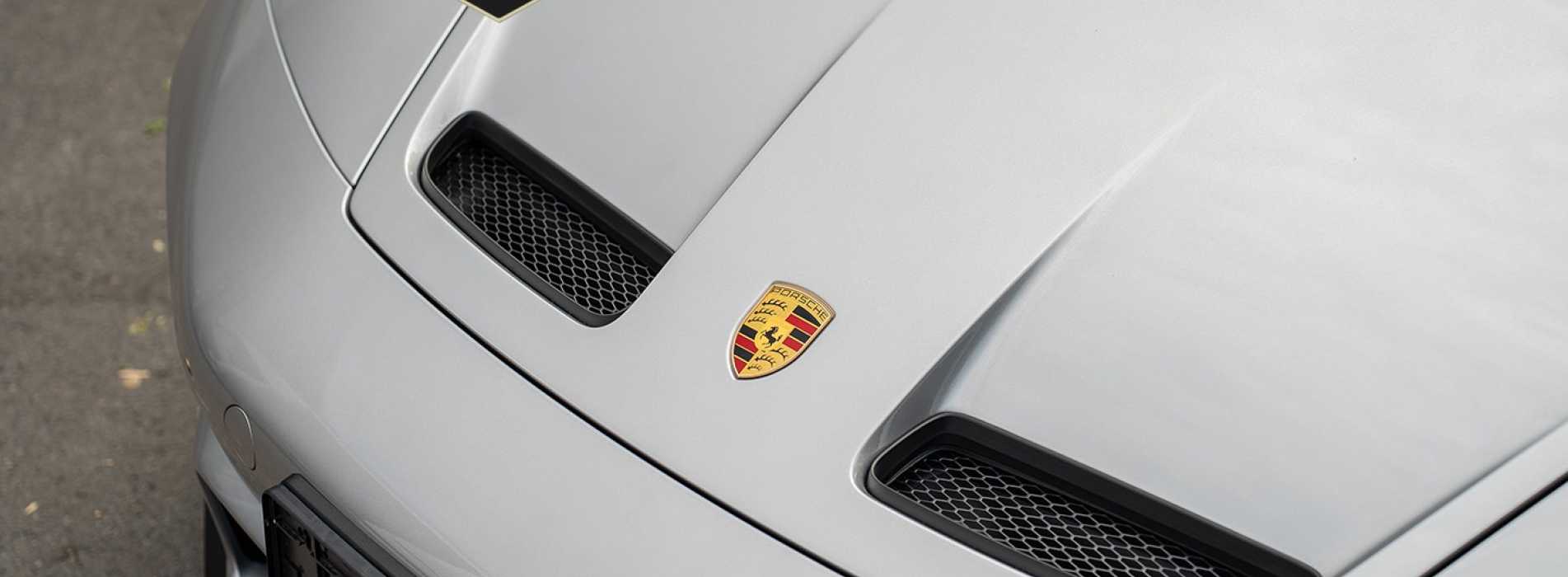 Porsche 911 GT3 Touring  11