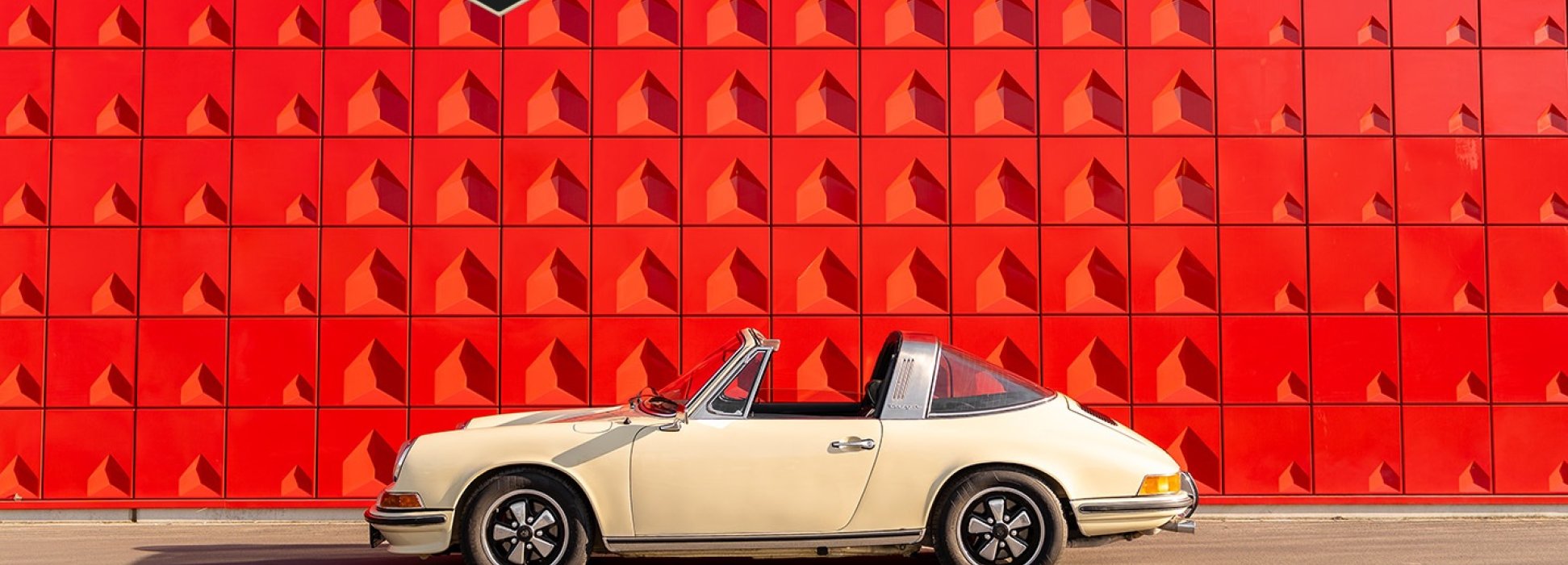 Porsche 911  Targa 2.4 K Jetronic 1